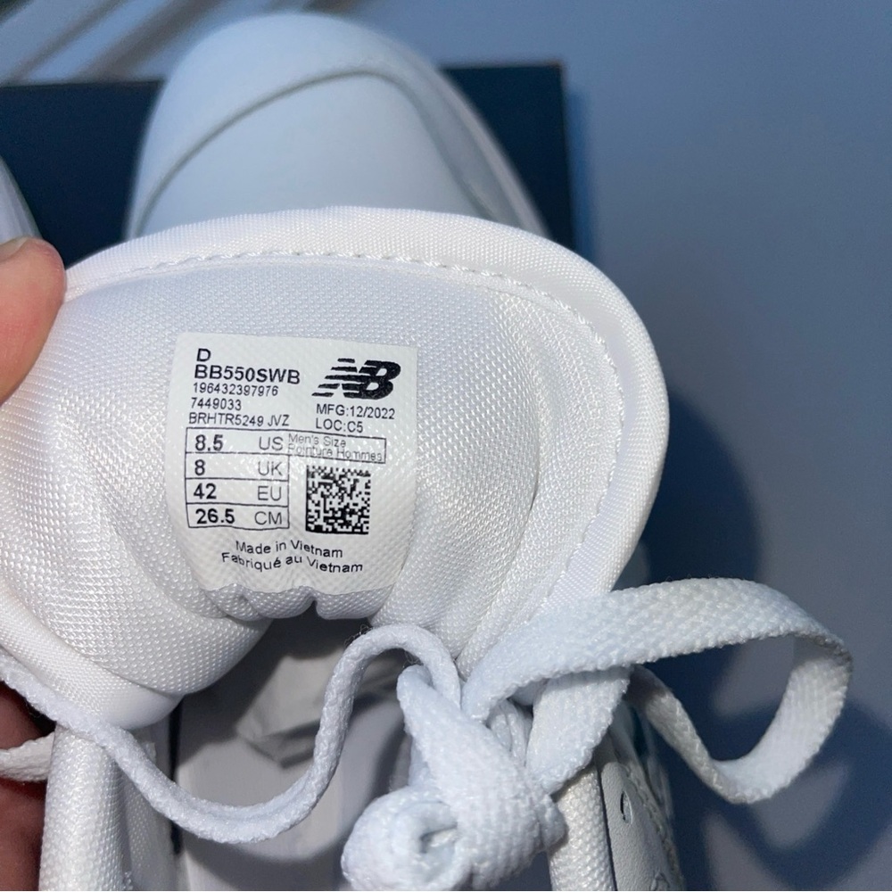 New Balance 550 Sneaker Men 8.5 Women 10 White Green Classic Pine BB550SWB NIB - Picture 7 of 8